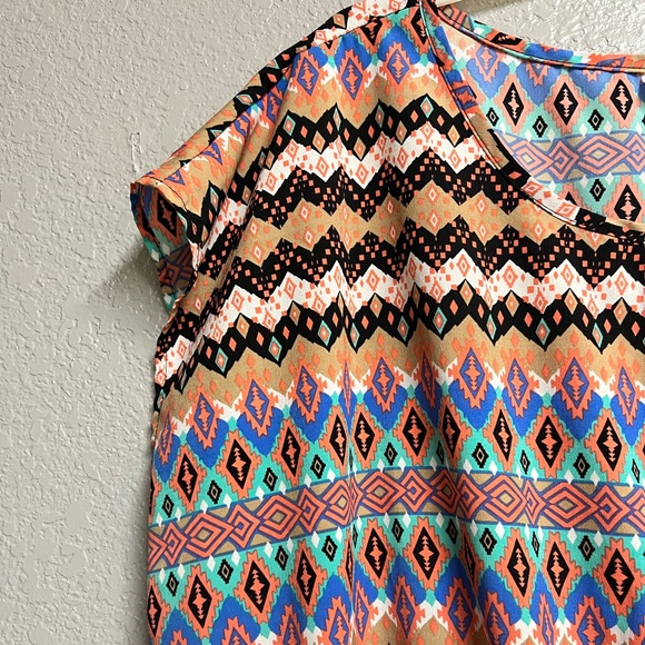 Midi Dress, Horizontal lines, front is shorter than back, batwing/petal sleeve - Picture 4 of 6